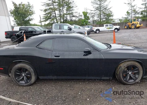 2016 Dodge Challenger Sxt z USA, uszkodzony, nr VIN 2C3CDZAG4GH254824